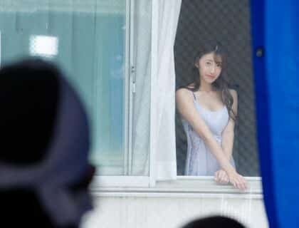 Anh công nhân may mắn và cô vợ khát tình hàng xóm Anh công nhân may mắn và cô vợ khát tình hàng xóm