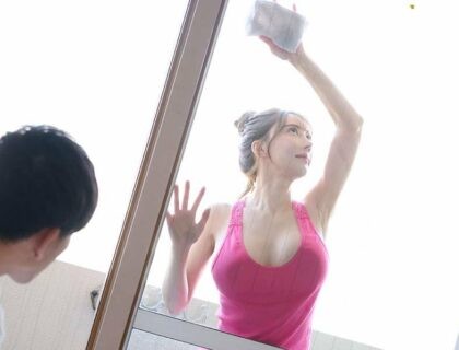 Cám dỗ khó cưỡng từ cô bạn gái xinh đẹp của bạn thân Cám dỗ khó cưỡng từ cô bạn gái xinh đẹp của bạn thân