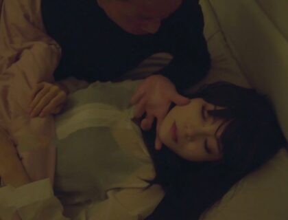 Cậu em trai nữa đêm bỏ thuốc mê hiếp dâm chị gái xinh đẹp khi ngủ say Cậu em trai nữa đêm bỏ thuốc mê hiếp dâm chị gái xinh đẹp khi ngủ say