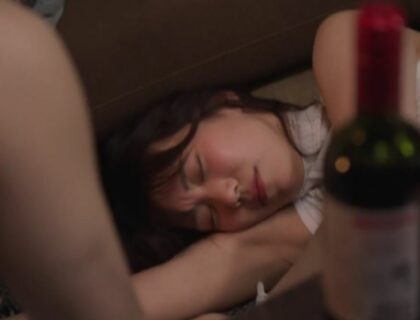 Cậu thanh niên may mắn và chị hàng xóm say sĩn vào nhầm nhà Cậu thanh niên may mắn và chị hàng xóm say sĩn vào nhầm nhà