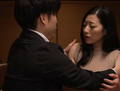 Cô vợ dâm khó cưỡng lại sự vạm vỡ của cậu bạn thân của chồng khi đến chơi Cô vợ dâm khó cưỡng lại sự vạm vỡ của cậu bạn thân của chồng khi đến chơi