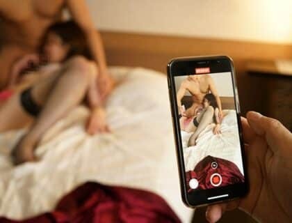 Cô vợ dâm và bí mật riêng cùng những người đồng nghiệp Cô vợ dâm và bí mật riêng cùng những người đồng nghiệp