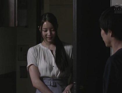 Cô vợ trẻ không thỏa mãn với chồng lén lút cùng anh hàng xóm Cô vợ trẻ không thỏa mãn với chồng lén lút cùng anh hàng xóm