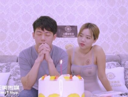 Người dì dâm đãng và cậu cháu trai may mắn Người dì dâm đãng và cậu cháu trai may mắn