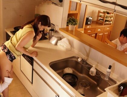 Người mẹ độc thân vụng trộm cùng cậu bạn thân con trai đến ở nhờ Người mẹ độc thân vụng trộm cùng cậu bạn thân con trai đến ở nhờ