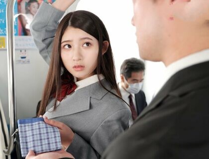 Sàm sỡ em nữ sinh trên tàu điện và cái kết bất ngờ Sàm sỡ em nữ sinh trên tàu điện và cái kết bất ngờ