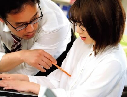 Tên sếp đồi bại đụ cô nhân viên xinh đẹp Wan Horikita Tên sếp đồi bại đụ cô nhân viên xinh đẹp Wan Horikita