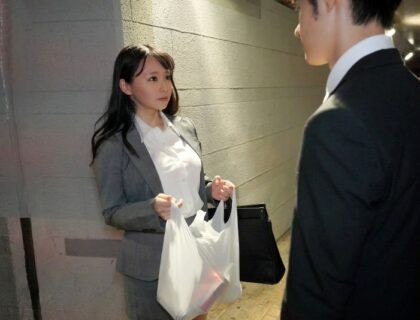 Trể tàu về nhà ngủ nhờ em đồng nghiệp dâm đãng vú to Trể tàu về nhà ngủ nhờ em đồng nghiệp dâm đãng vú to